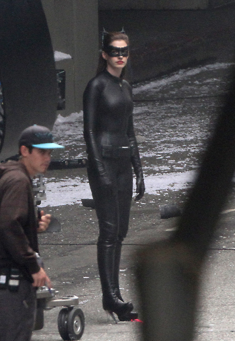 Illustration for article titled The Dark Knight Rises — 30 Catwoman Set Pictures